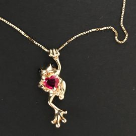 Frog ruby necklace